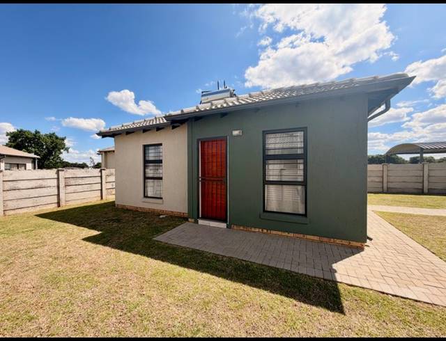 2 BEDROOM HOUSE FOR SALE IN VANDERBIJLPARK CW 5